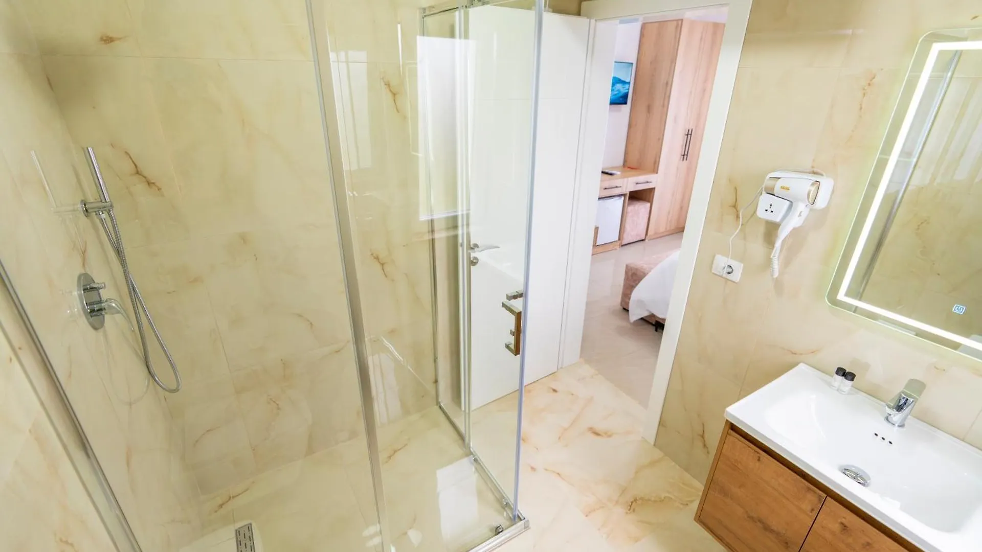 Hotel Shkodra Comfort 0*, Shkodër