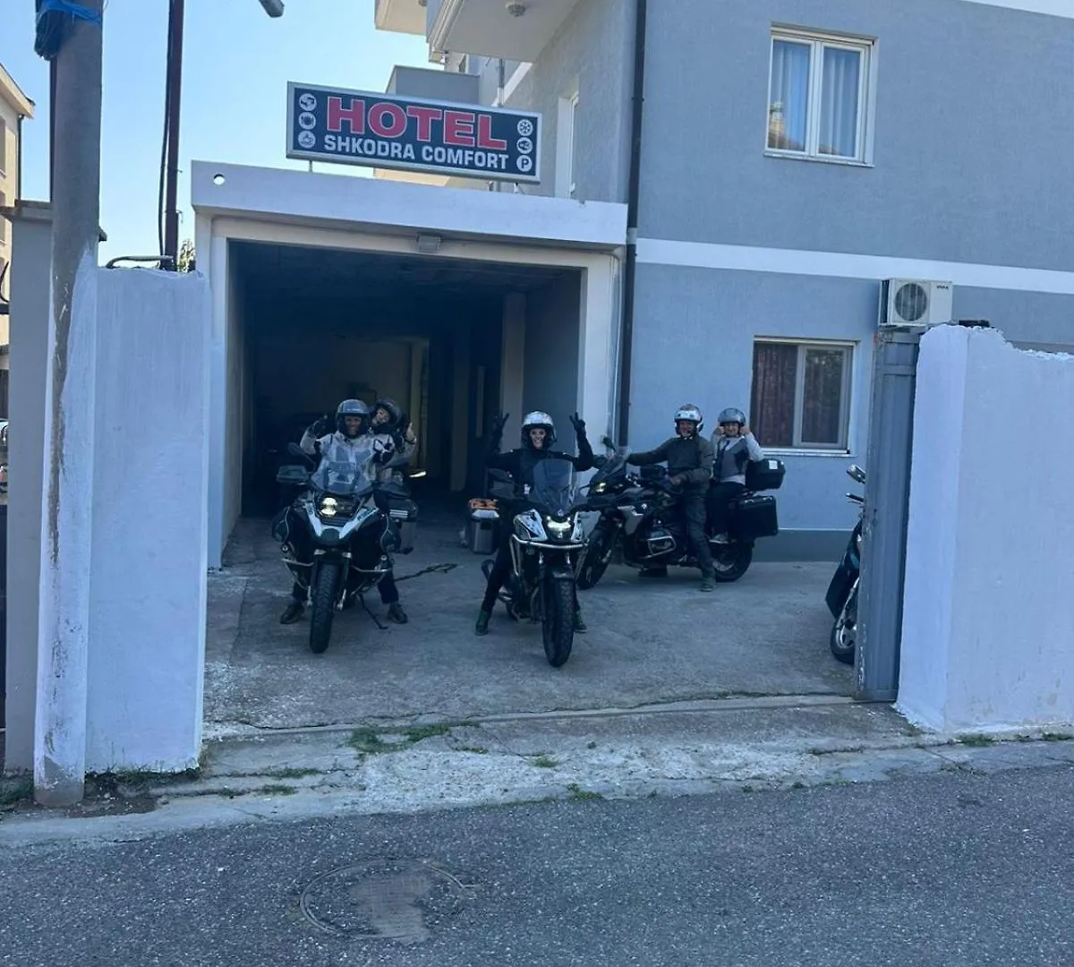 Hotel Shkodra Comfort בית הארחה